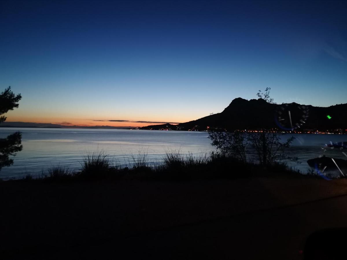 Vila Jadran โอมิช ภายนอก รูปภาพ